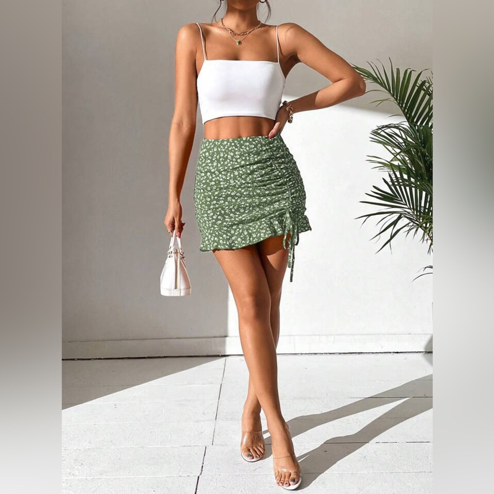NWOT Floral Green Mini Skirt – Ruched High Waist Skirt